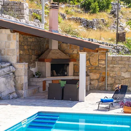 Stone House Kuna Villa